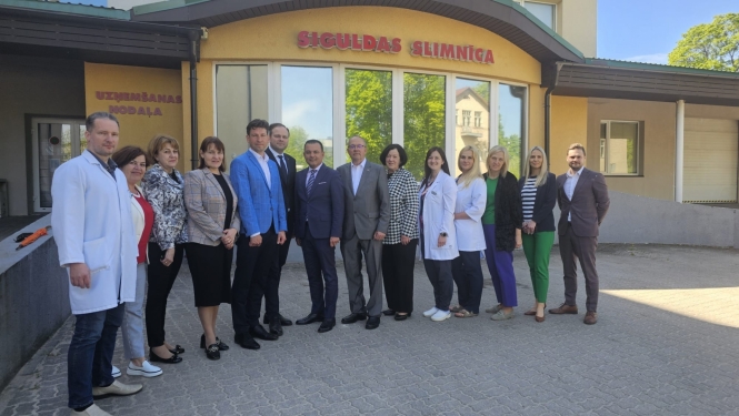 Veselības ministrs apmeklē Siguldas slimnīcu un Radioķirurģijas centru
