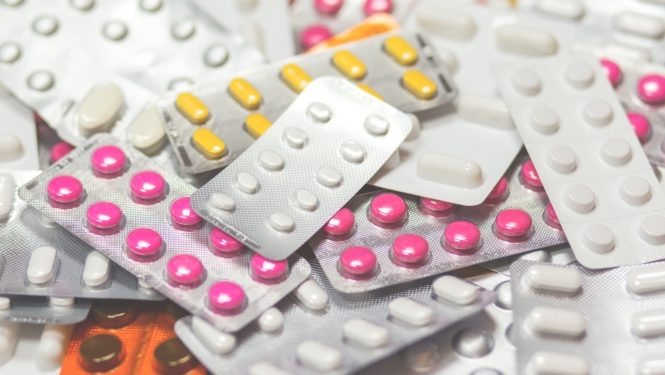 Lētākas recepšu zāles pacientiem – no 1. jūlija valsts sedz farmaceita pakalpojuma maksu zālēm līdz 10 eiro