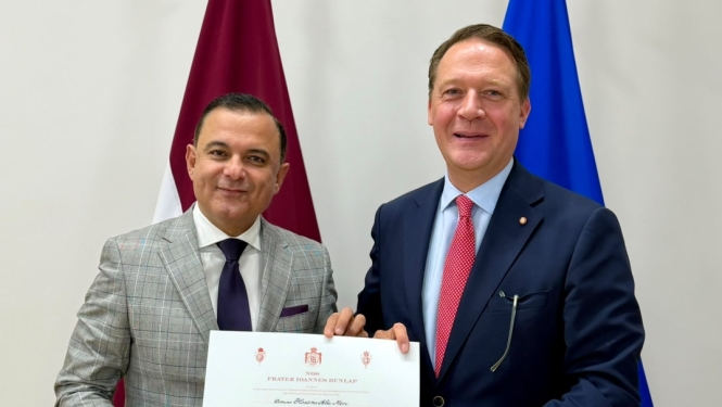 Veselības ministram pasniedz Maltas Ordeņa nopelnu ordeņa Lielkrusta diplomu 