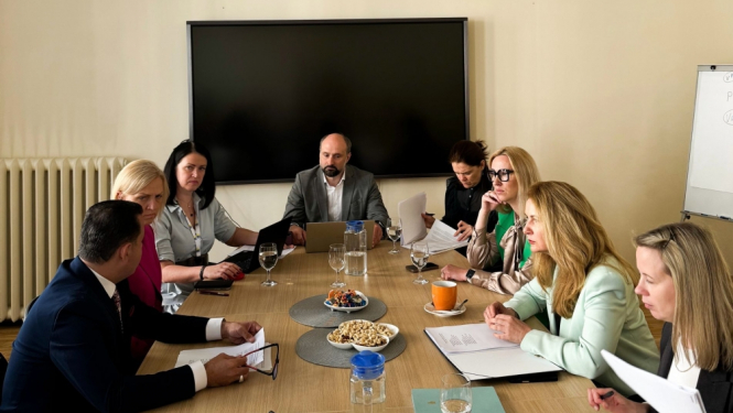 Veselības ministrs ar tieslietu ministri pārrunā ārstniecības personu tiesību aizsardzības jautājumus