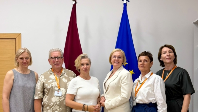 Pārrunā sadarbību veselīgas novecošanas un veselībpratības jomā