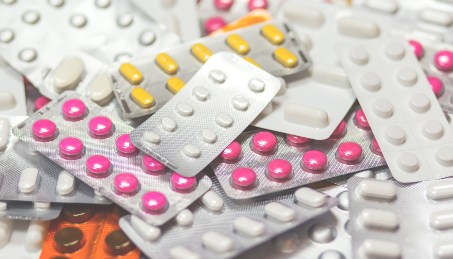 Lētākas recepšu zāles pacientiem – no 1. jūlija valsts sedz farmaceita pakalpojuma maksu zālēm līdz 10 eiro