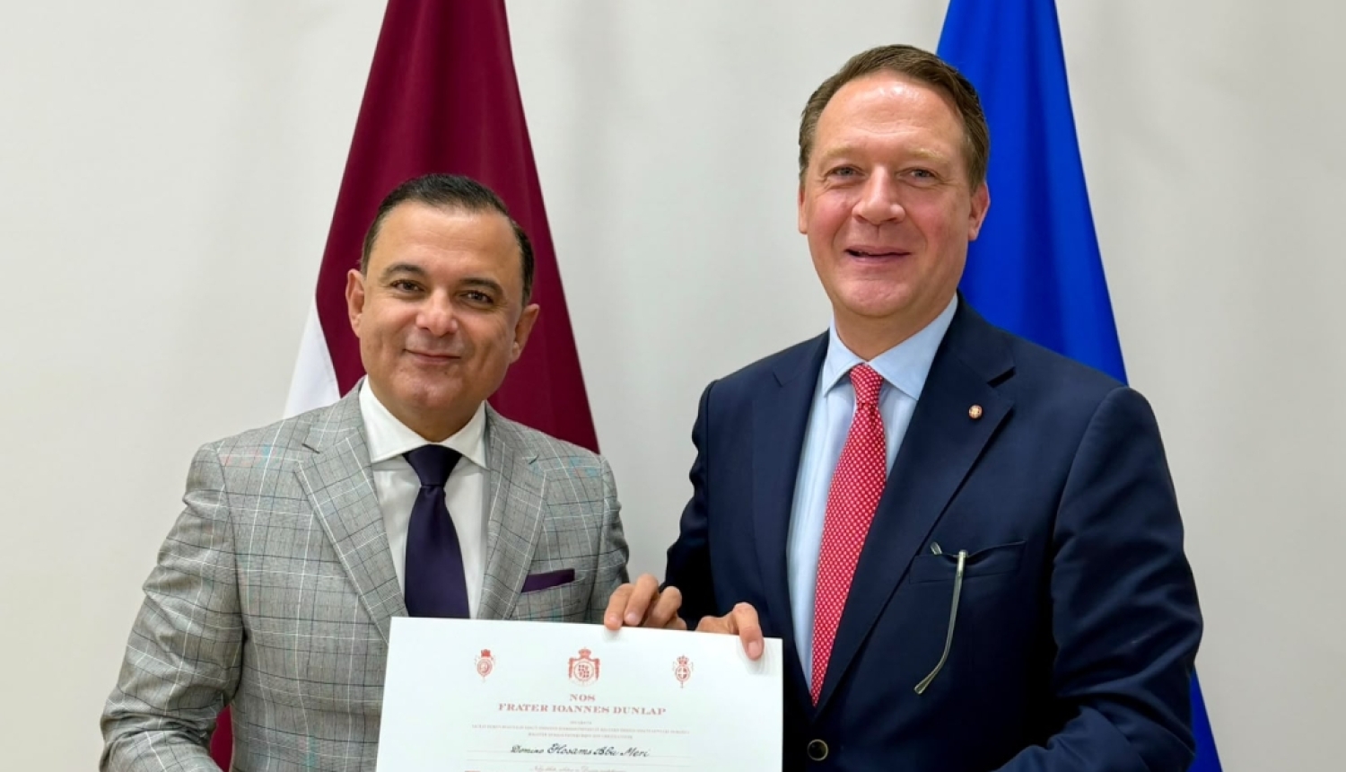 Veselības ministram pasniedz Maltas Ordeņa nopelnu ordeņa Lielkrusta diplomu 