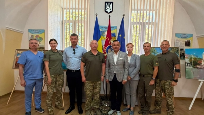 Ukrainas vizītes laikā veselības ministrs Hosams Abu Meri vienojas meklēt iespējas regulārai Latvijas mediķu stažēšanai militārajās slimnīcās