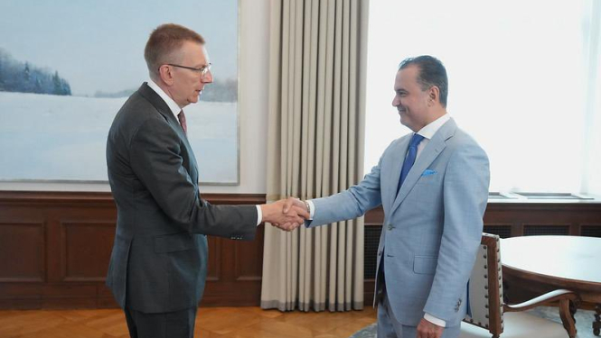 Hosams Abu Meri ar Valsts prezidentu Edgaru Rinkēviču pārrunā universitātes slimnīcu attīstības projektu īstenošanu