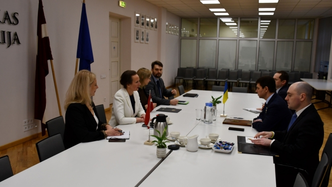 Veselības ministres tikšanās ar Ukrainas vēstnieku Latvijā