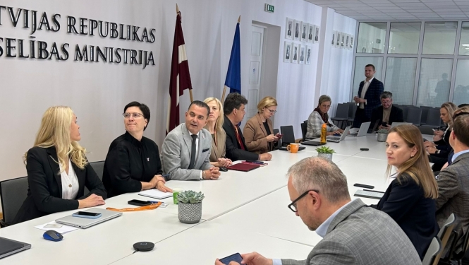 Veselības ministrs Hosams Abu Meri tiekas ar kapitālsabiedrību vadītājiem