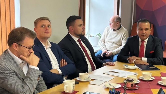 Veselības ministrs Hosams Abu Meri tiekas ar Saeimas deputātiem no Nacionālās apvienības