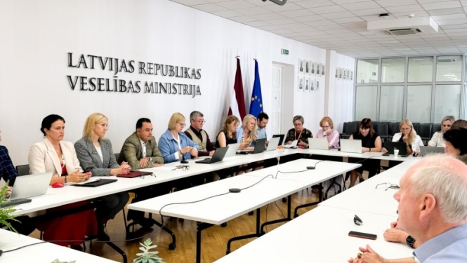 Ar veselības aprūpes darba devējiem pārrunā sadarbību ar privātajām ārstniecības iestādēm krīzes situācijās 