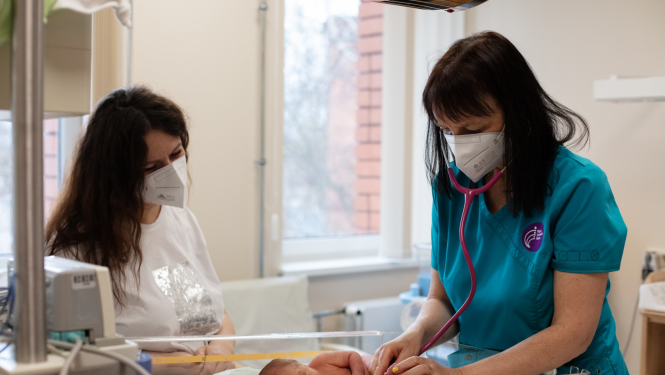 FOTO no Rīgas Dzemdību nama arhīva, kur Ukrainas iedzīvotājai 2022. gadā piedzima dvīnīši