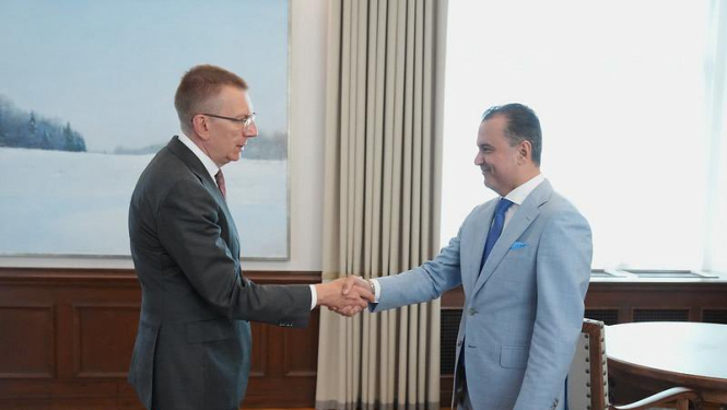 Hosams Abu Meri ar Valsts prezidentu Edgaru Rinkēviču pārrunā universitātes slimnīcu attīstības projektu īstenošanu