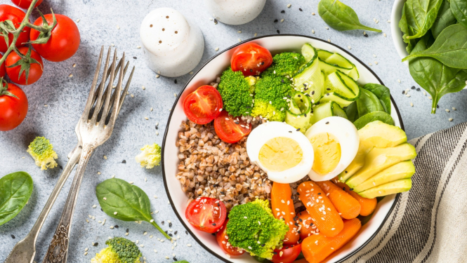 Aktualizē  ieteicamās enerģijas un uzturvielu devas Latvijas iedzīvotājiem: cik daudz enerģijas (kilokaloriju) un uzturvielu nepieciešamas ikdienā