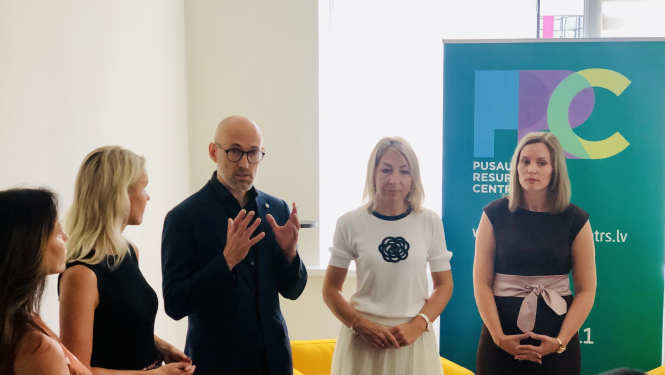 Pusaudžu resursu centra atklāšana