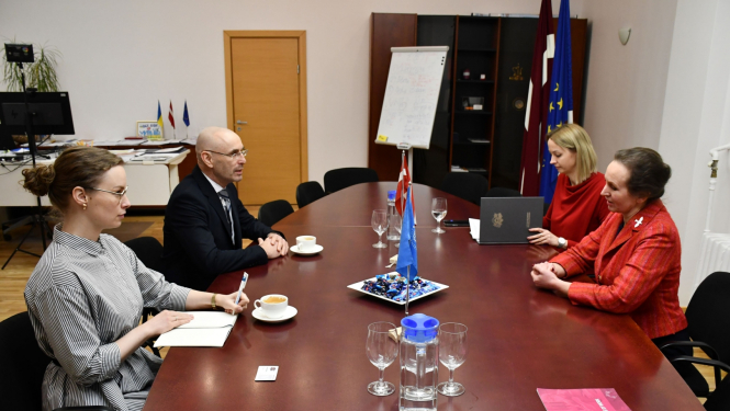 Veselības ministre Līga Meņģelsone tiekas ar PVO pārstāvniecības Latvijā vadītāju Uldi Mitenbergu