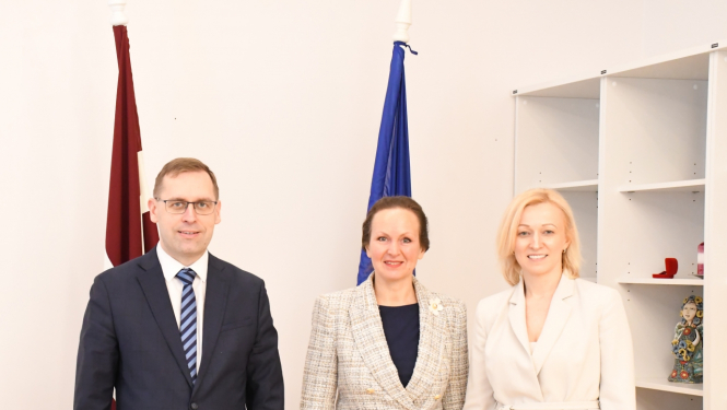 Valsts kontrolieris Rolands Irklis, veselības ministre Līga Meņģelsone, Valsts kontroles padomes locekle Maija Āboliņa