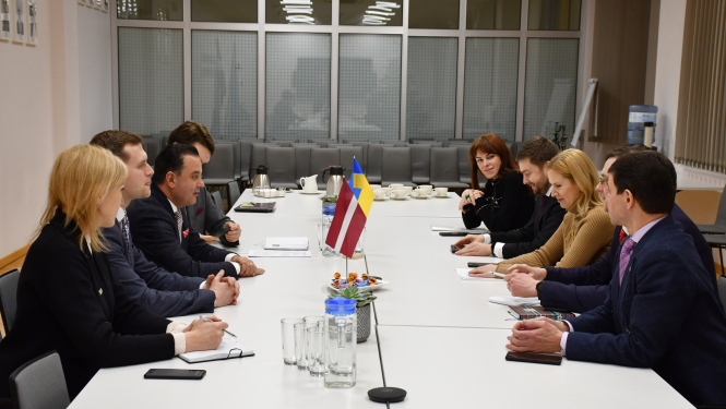 Veselības ministrs Hosams Abu Meri tiekas ar Ukrainas parlamenta priekšsēdētāja biedri Olenu Kondratjuku