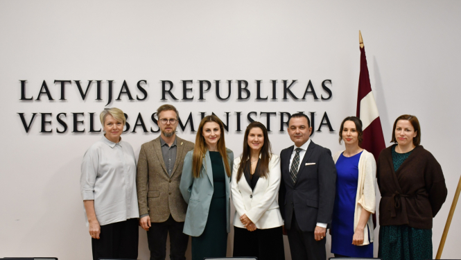 Veselības ministrs Hosams Abu Meri ar Fonda Mammamammai.EU  pārstāvjiem pārrunā atbalsta pasākumus sievietēm dzemdību un pēcdzemdību periodā