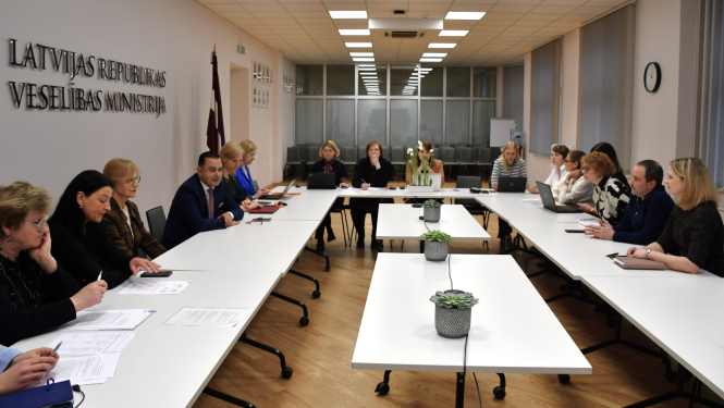 Veselības ministrs ar profesionālajam organizācijām apspriež zāļu kompensācijas pasākumus migrēnas pacientiem