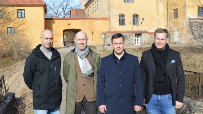 Pavļuts un Rozenbergs vienojas par Lielstraupes pils vēsturiskā kompleksa nodošanu pašvaldībai