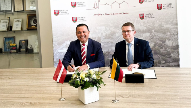 Latvijas un Lietuvas veselības ministri paraksta nolīgumu