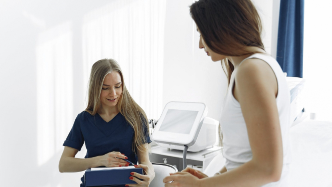 Medicīnas māsa a pacienti