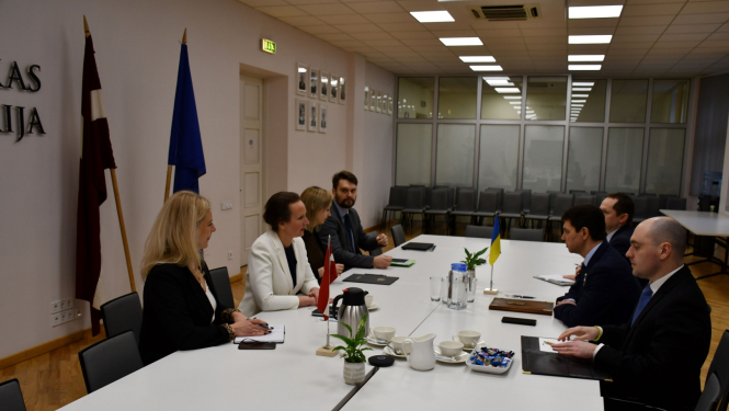 Veselības ministres tikšanās ar Ukrainas vēstnieku Latvijā