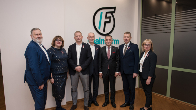 Veselības ministrs apmeklē "Olainfarm"