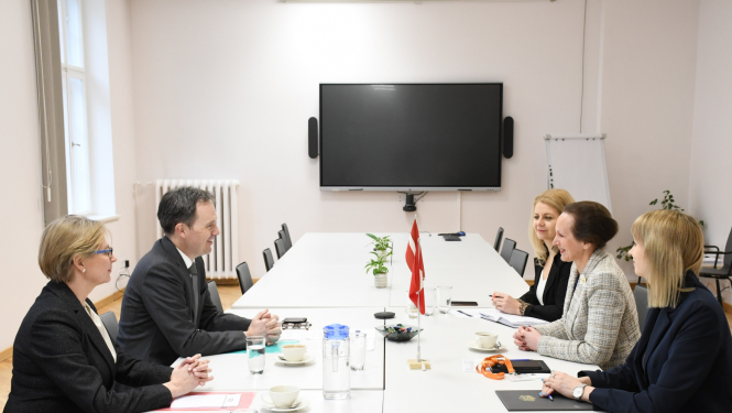 Veselības ministre Līga Meņģelsone tiekas ar Šveices vēstnieku Latvijā Martēnu Mišlē 