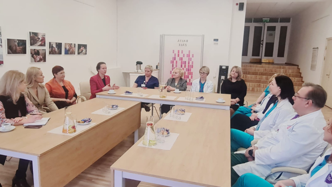 Veselības ministre tiekas ar Rīgas Dzemdību nama vadību un speciālistiem