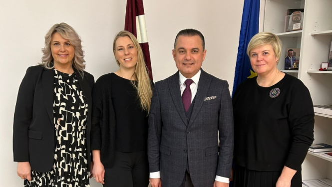 Veselības ministrs tiekas ar Latvijas Vecmāšu asociācijas pārstāvēm