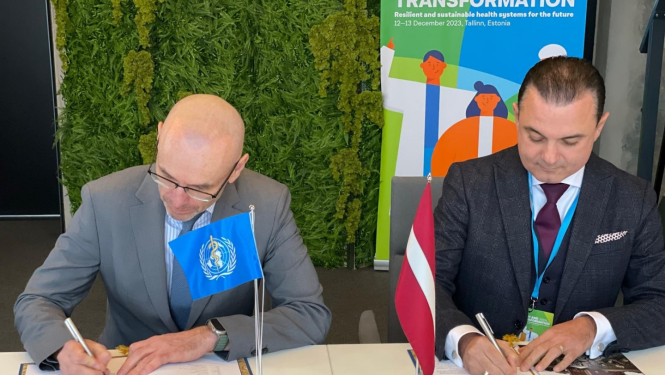 Hosams Abu Meri Latvijas valsts vārdā paraksta sadarbības stratēģiju ar Pasaules Veselības organizāciju.