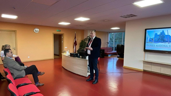 Veselības ministrs apmeklē Ogres slimnīcu