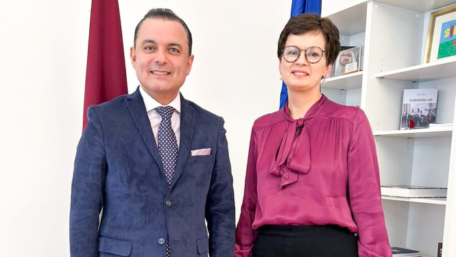 Veselības ministra Hosama Abu Meri tikšanās ar "Ziedot.lv" vadītāju Rūtu Dimantu