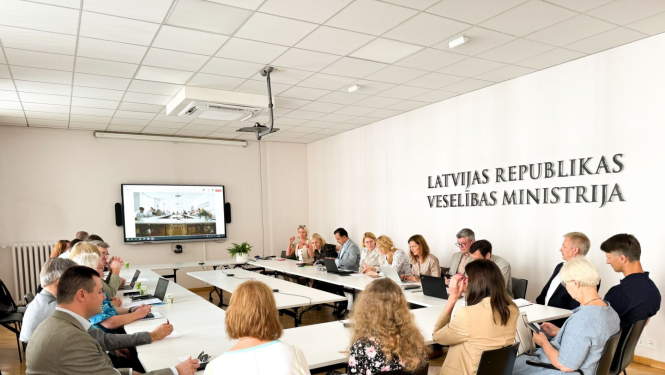 Pārrunā farmācijas komersantu iebildumus pret jauno zāļu uzcenojumu modeli