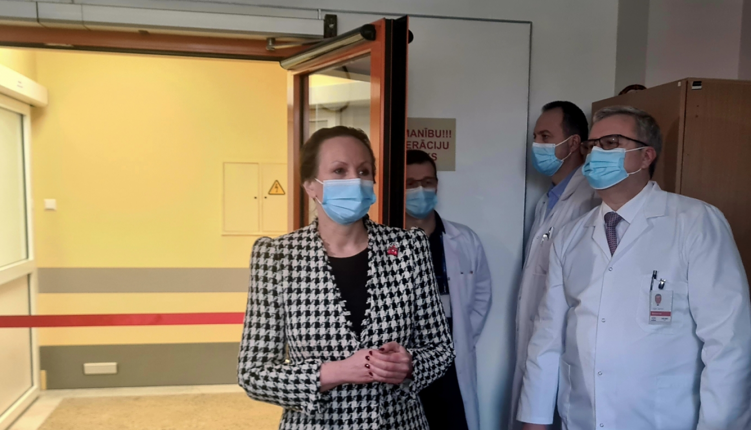 Veselības ministre Līga Meņģelsone apmeklē Traumatoloģijas un ortopēdijas slimnīcu