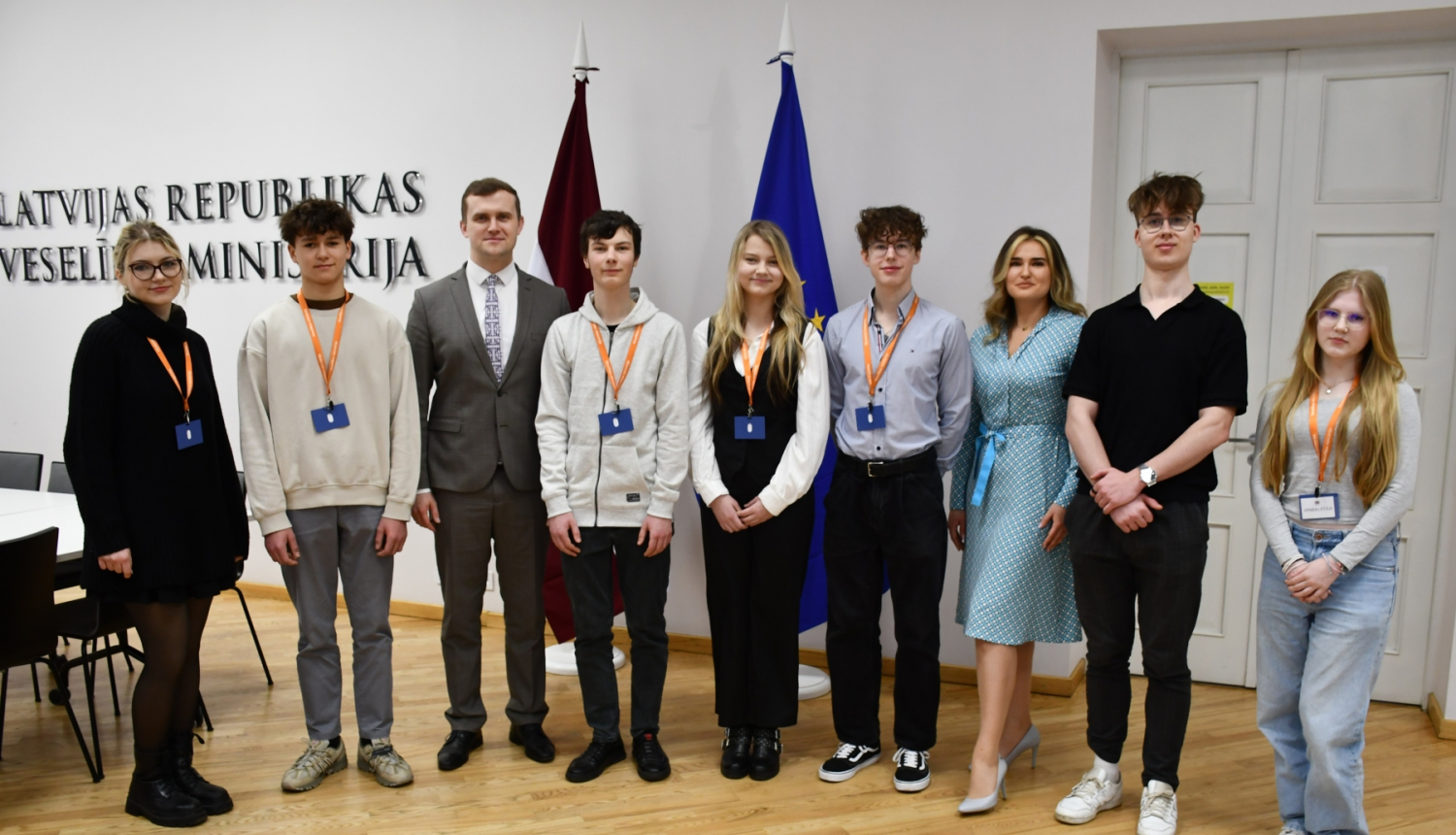 Veselības ministrijas ēnojamie kopā ar savām ēnām