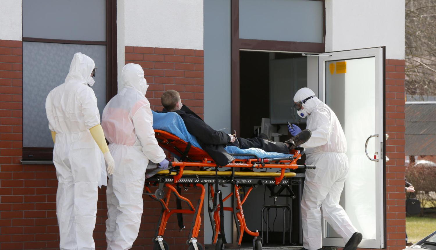 Covid-19 pacients pie slimnīcas