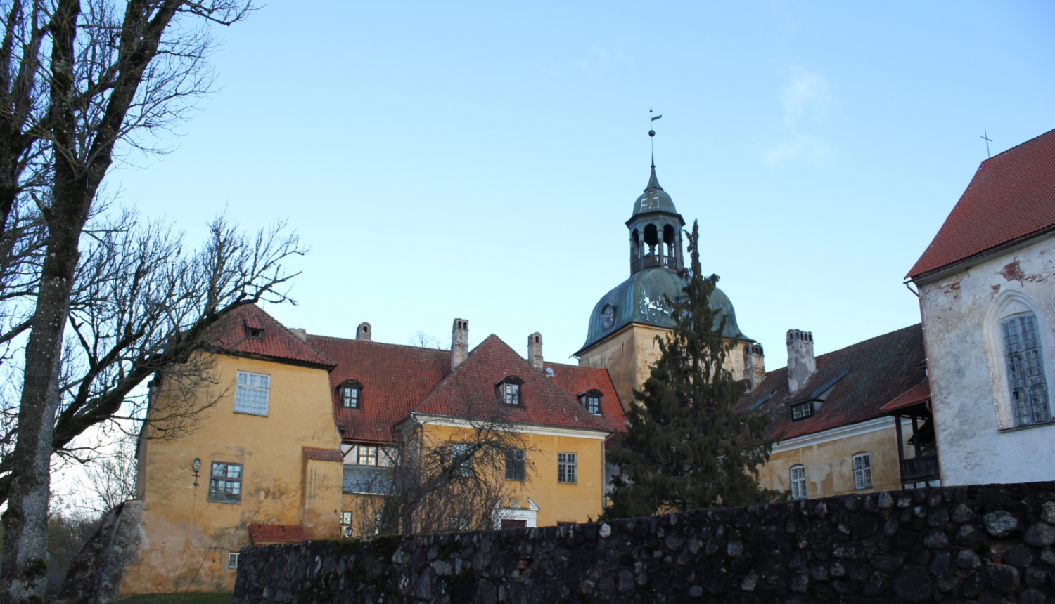 Veselības ministrija vēlas bez atlīdzības nodot Cēsu novada pašvaldībai Lielstraupes pils vēsturisko kompleksu