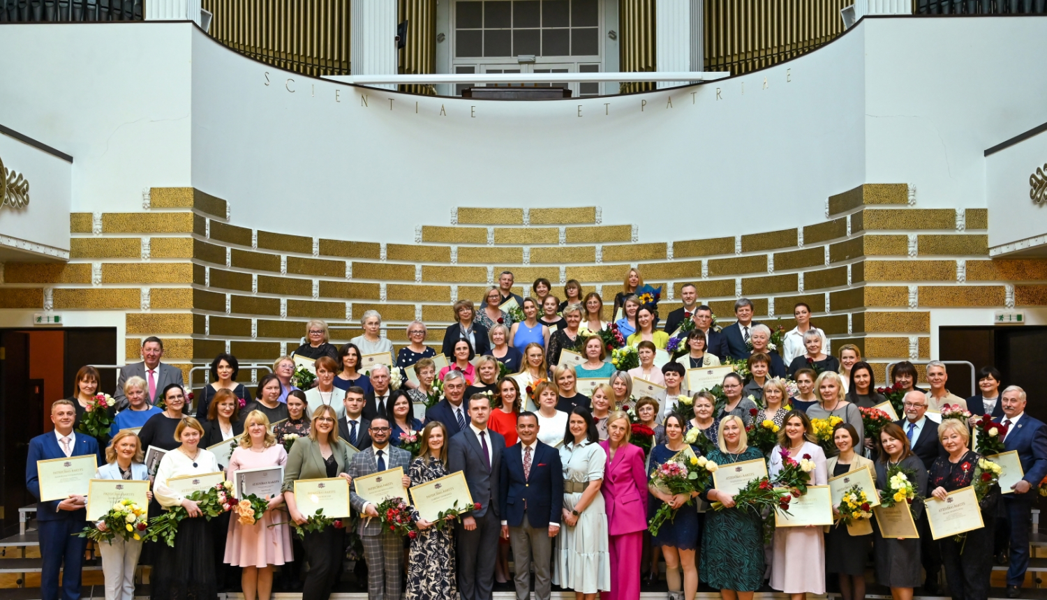 Nozares profesionāļiem pasniedz MK Atzinības rakstus un VM Atzinības un Pateicības rakstus