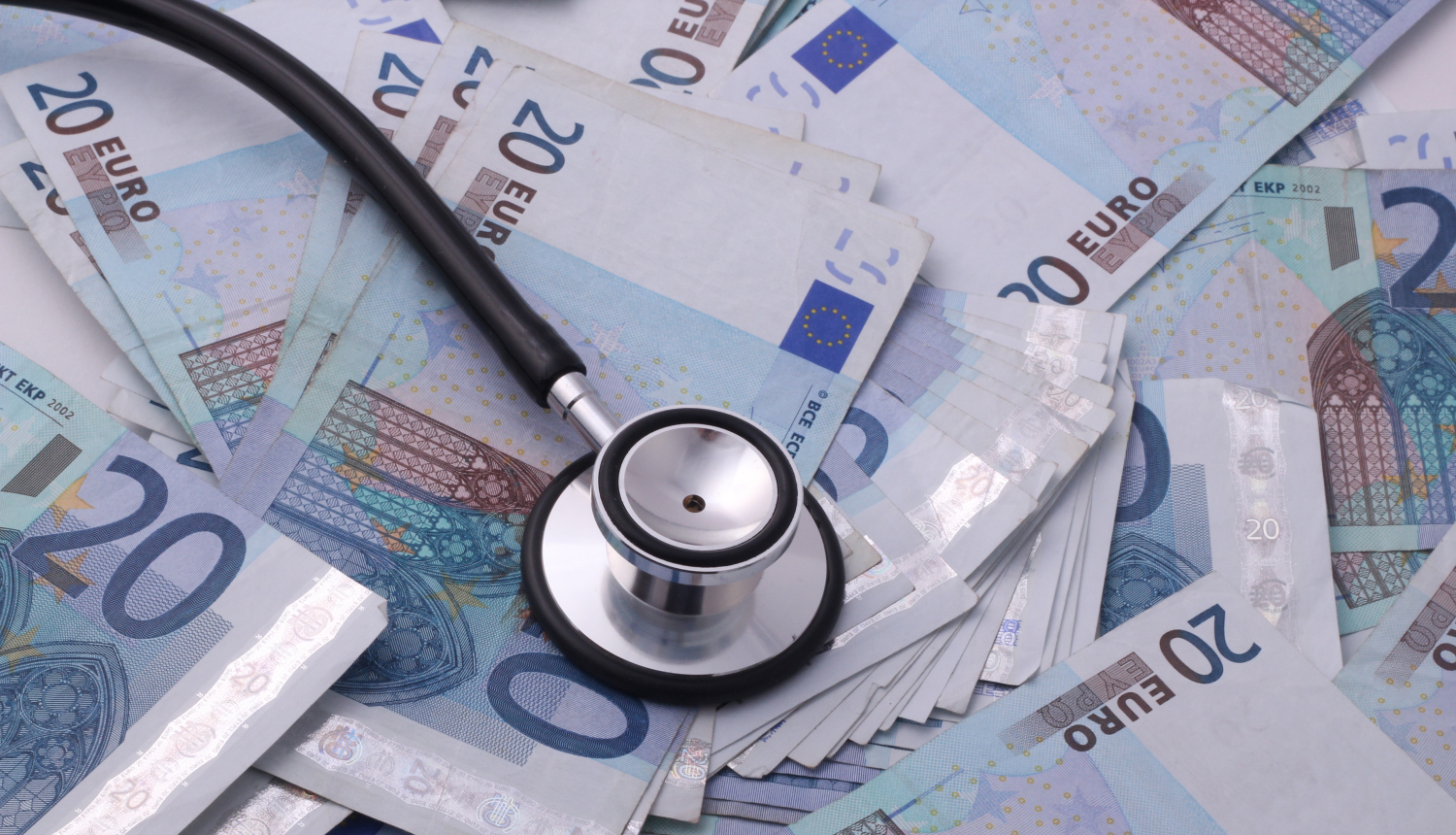 Foto: Ārsta stetoskops uz galda