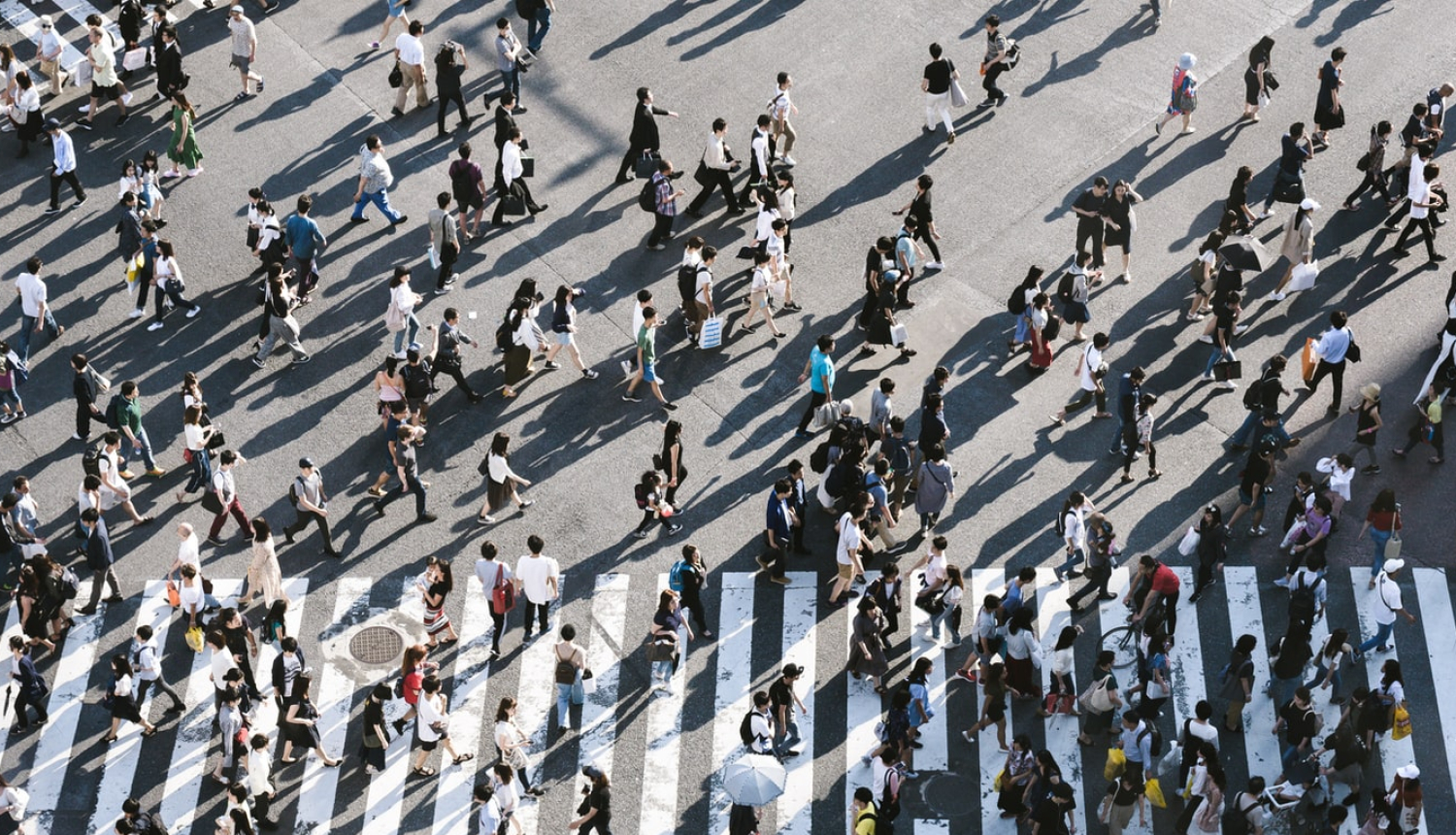 Attēlā cilvēku pūlis