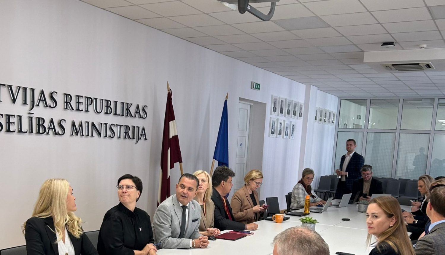 Veselības ministrs Hosams Abu Meri tiekas ar kapitālsabiedrību vadītājiem