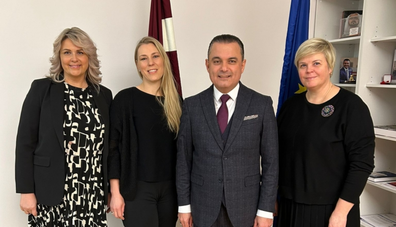 Veselības ministrs tiekas ar Latvijas Vecmāšu asociācijas pārstāvēm