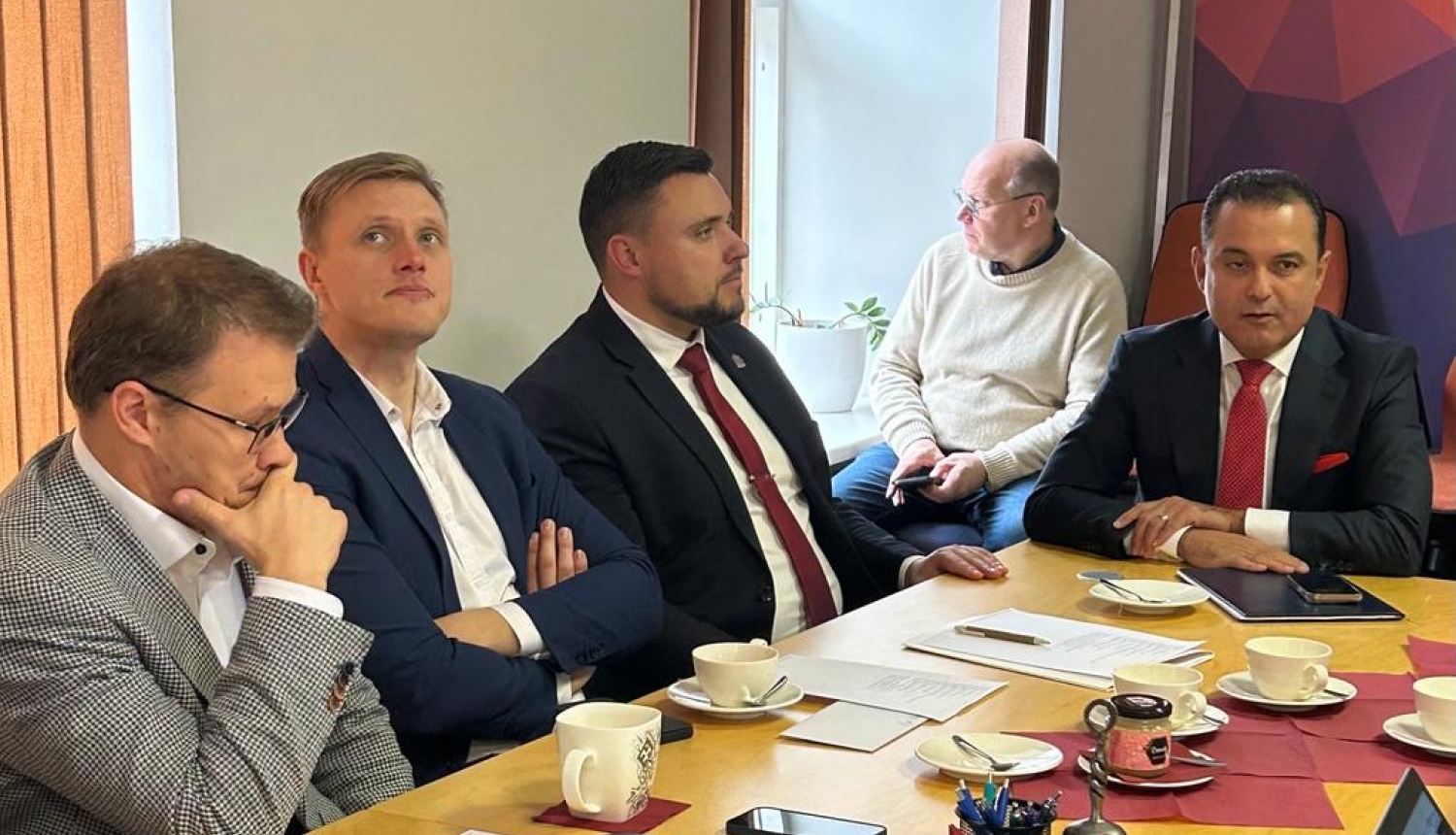 Veselības ministrs Hosams Abu Meri tiekas ar Saeimas deputātiem no Nacionālās apvienības